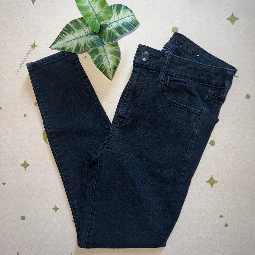 American Eagle Next Level High-Waisted Jegging in Black - 8 Short